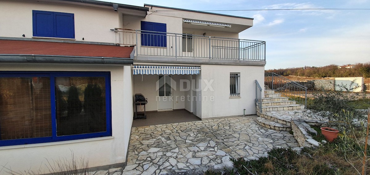 ISTRIA, LABIN - Casa con piscina in posizione tranquilla immersa nel verde