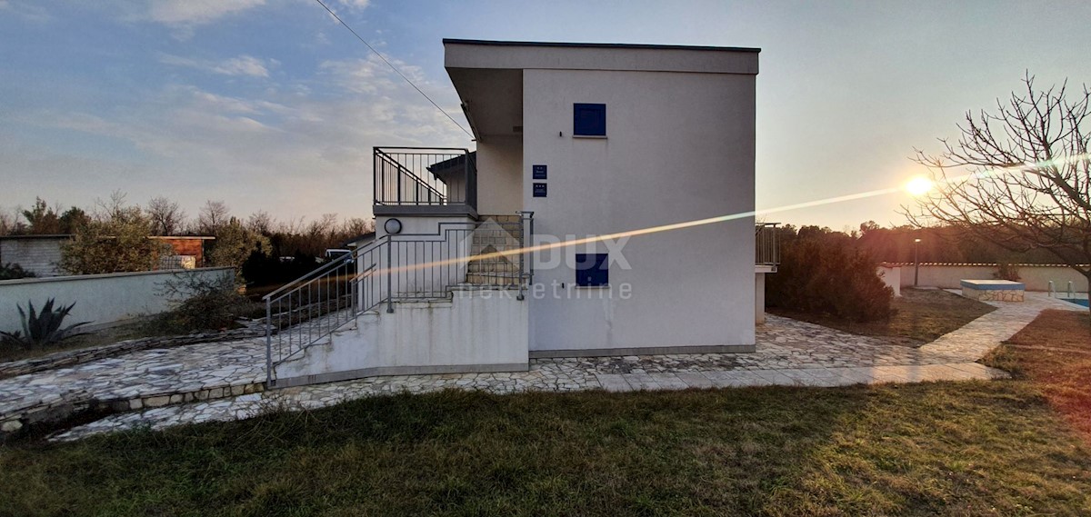 ISTRIA, LABIN - Casa con piscina in posizione tranquilla immersa nel verde