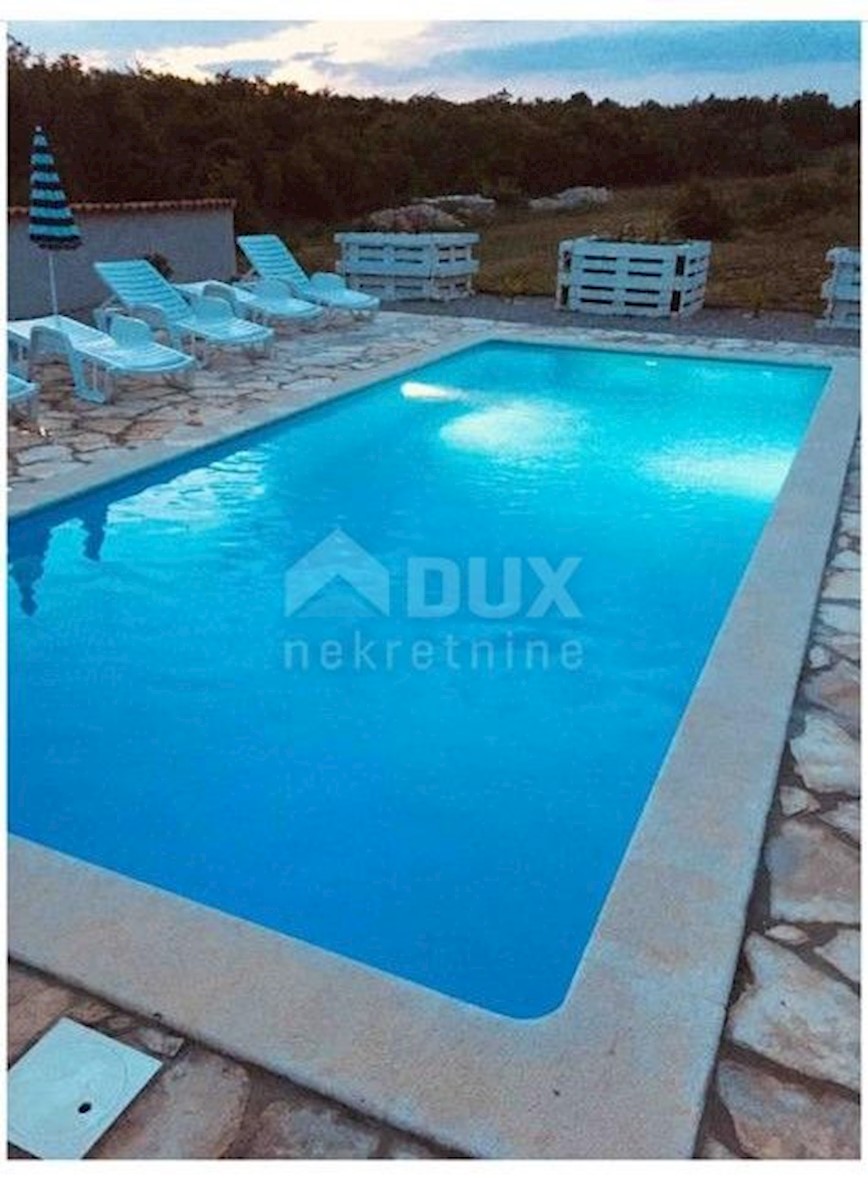 ISTRIA, LABIN - Casa con piscina in posizione tranquilla immersa nel verde