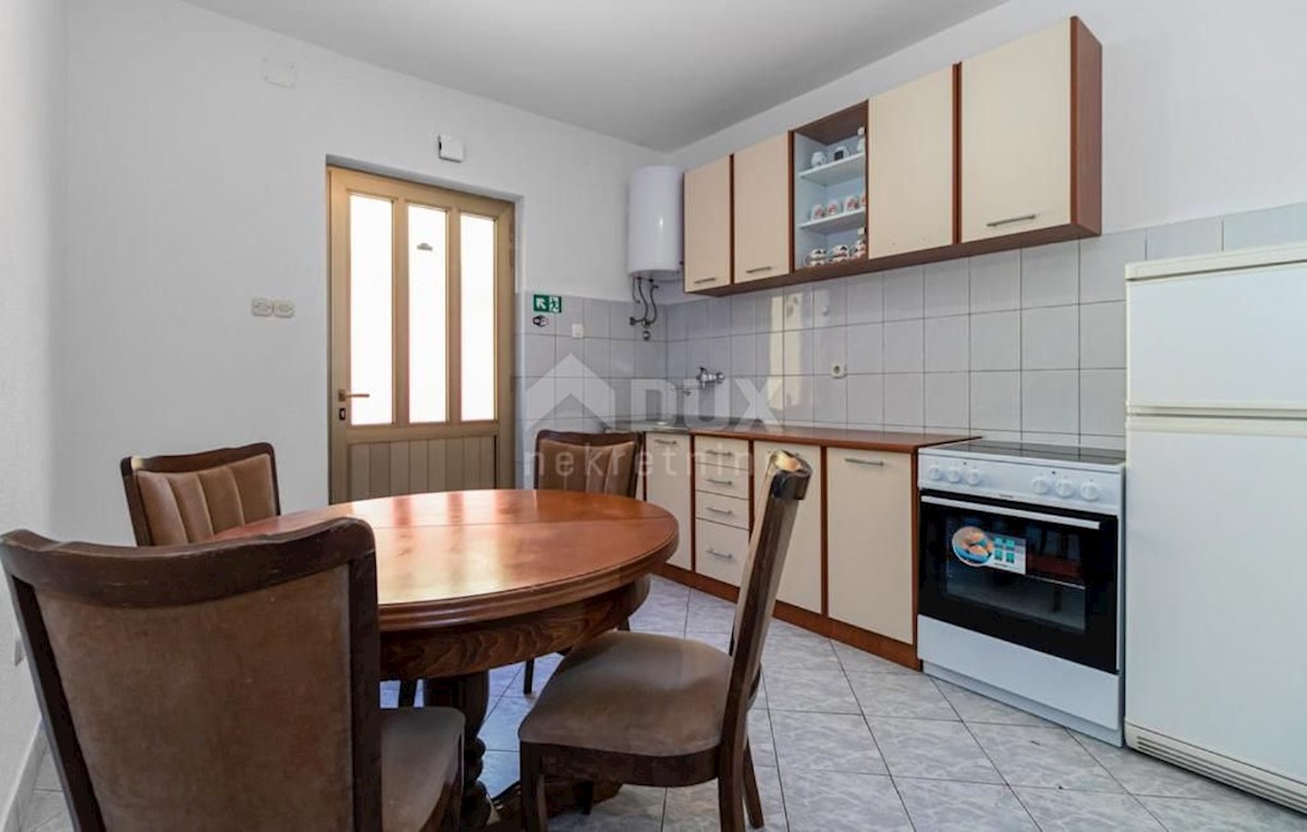 CRIKVENICA - Casa con diversi appartamenti e vista mare