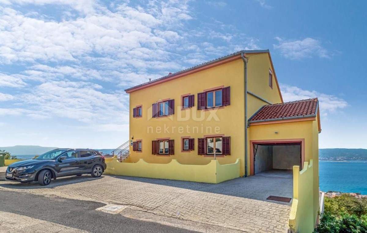 CRIKVENICA - Casa con diversi appartamenti e vista mare