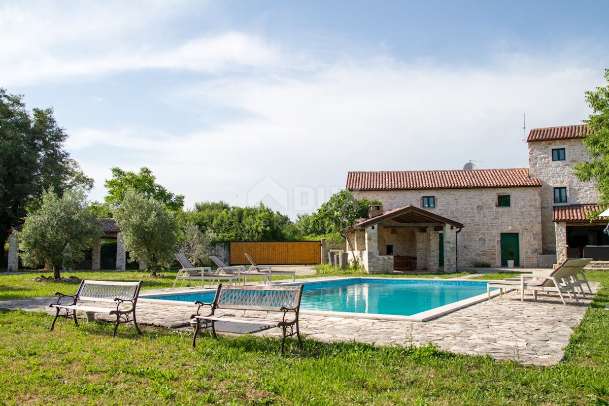 ISTRIA, BARBAN - Spaziosa proprietà con villa e piscina