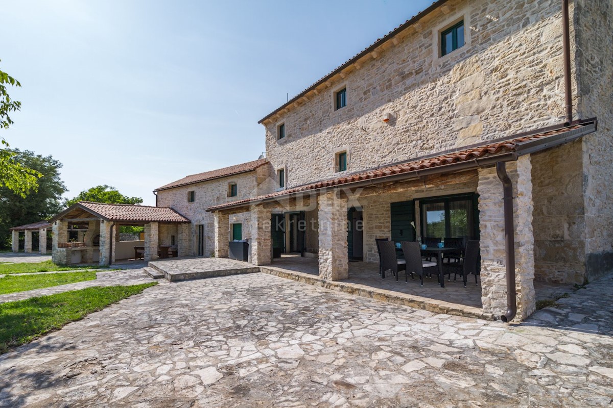 ISTRIA, BARBAN - Spaziosa proprietà con villa e piscina