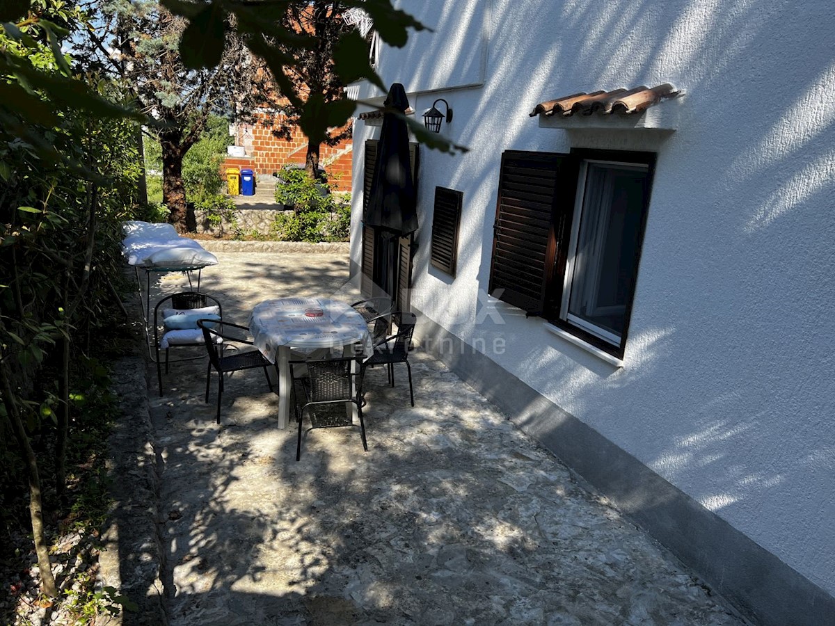 ISOLA DI KRK, PORAT - Casa indipendente con ampio giardino