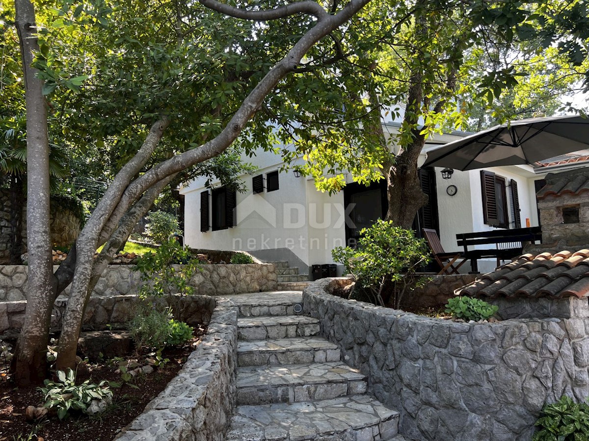 ISOLA DI KRK, PORAT - Casa indipendente con ampio giardino