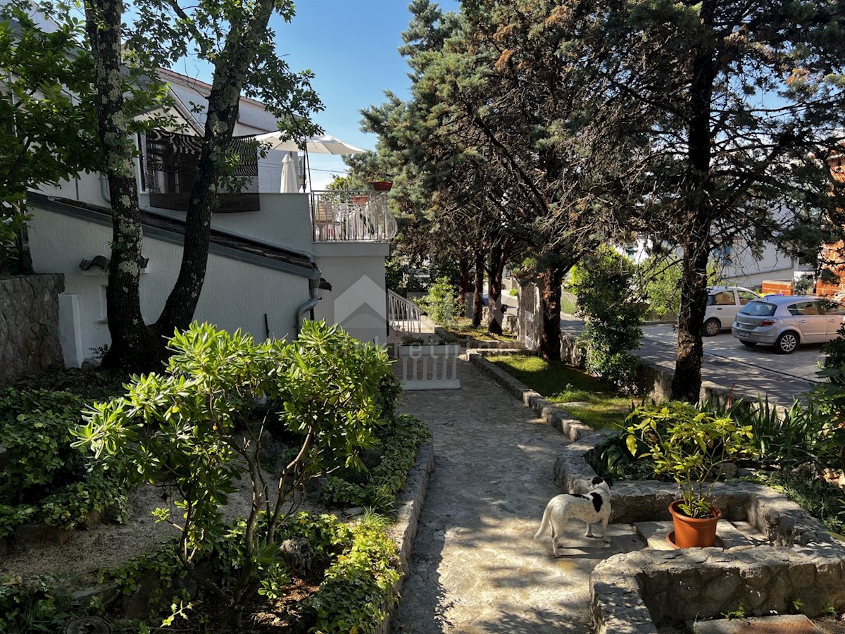 ISOLA DI KRK, PORAT - Casa indipendente con ampio giardino