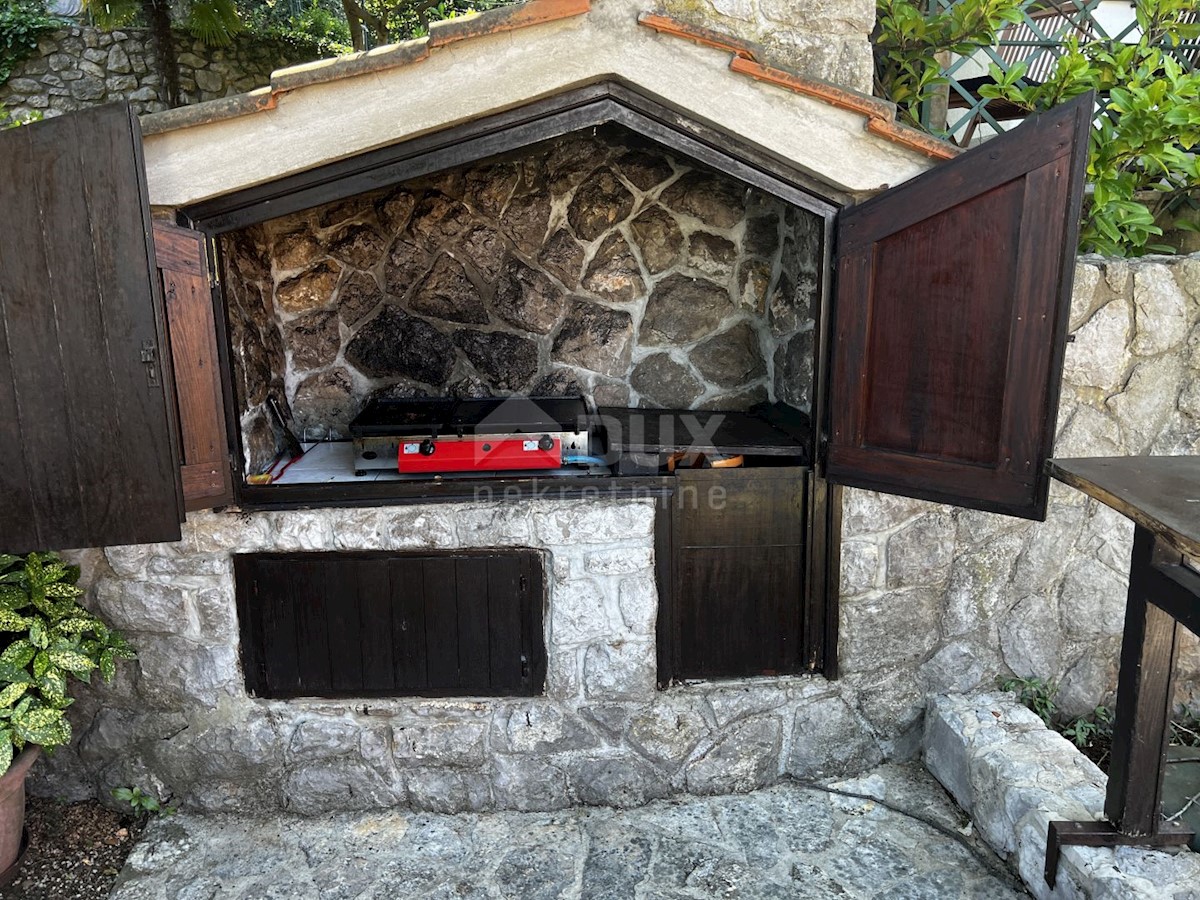 ISOLA DI KRK, PORAT - Casa indipendente con ampio giardino