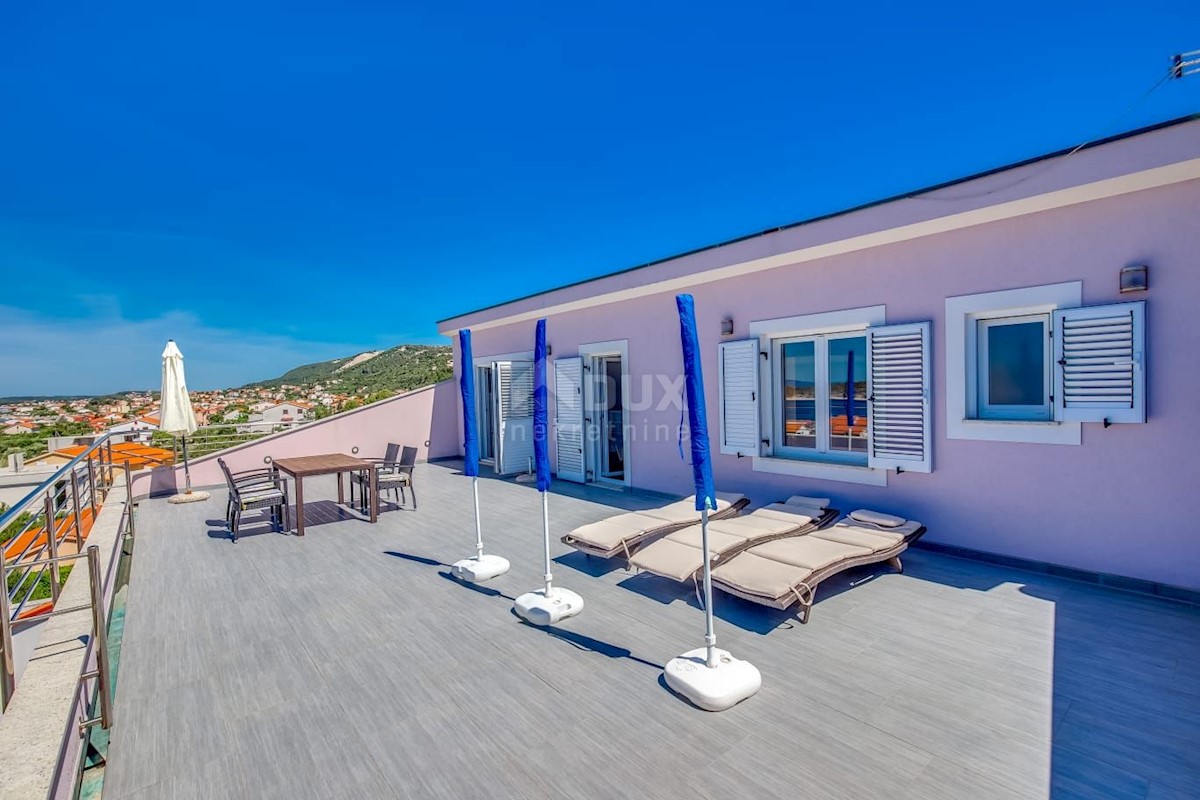 RAB - Casa di lusso con 4 appartamenti vicino al mare