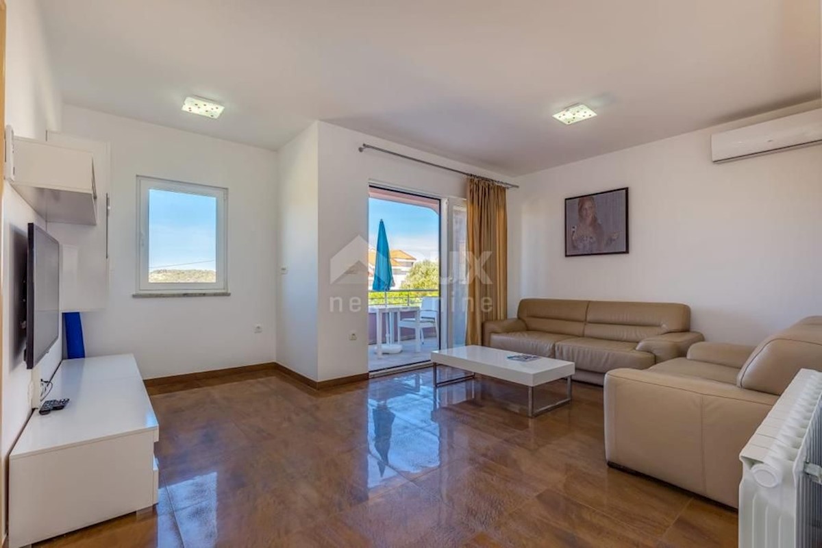 RAB - Casa di lusso con 4 appartamenti vicino al mare