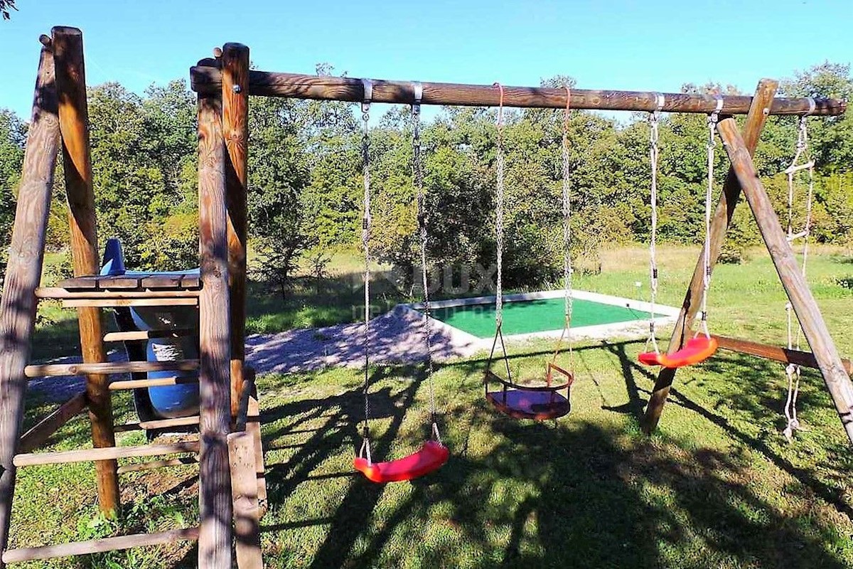 ISTRIA, LABIN - Casa con piscina e terreno spazioso