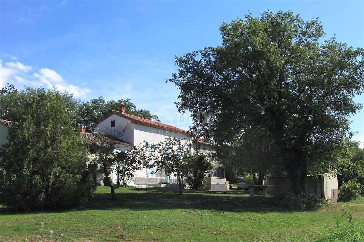 ISTRIA, LABIN - Casa con piscina e terreno spazioso