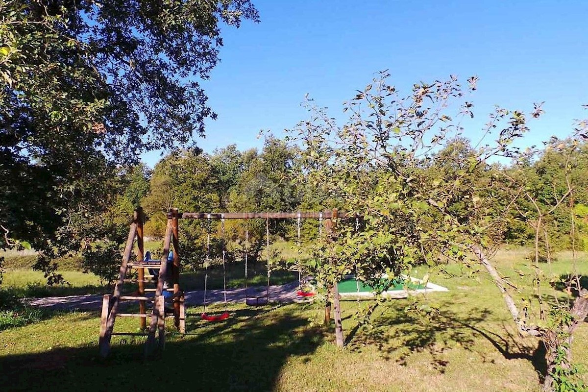 ISTRIA, LABIN - Casa con piscina e terreno spazioso