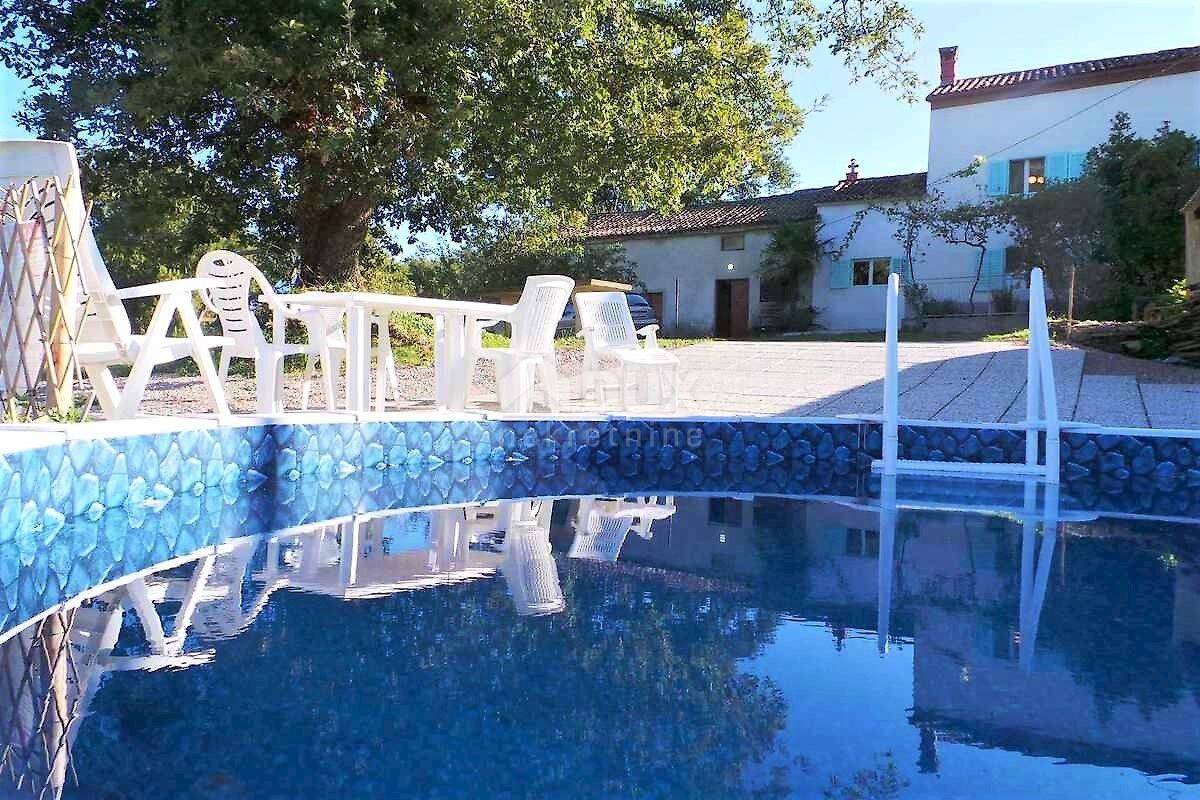 ISTRIA, LABIN - Casa con piscina e terreno spazioso