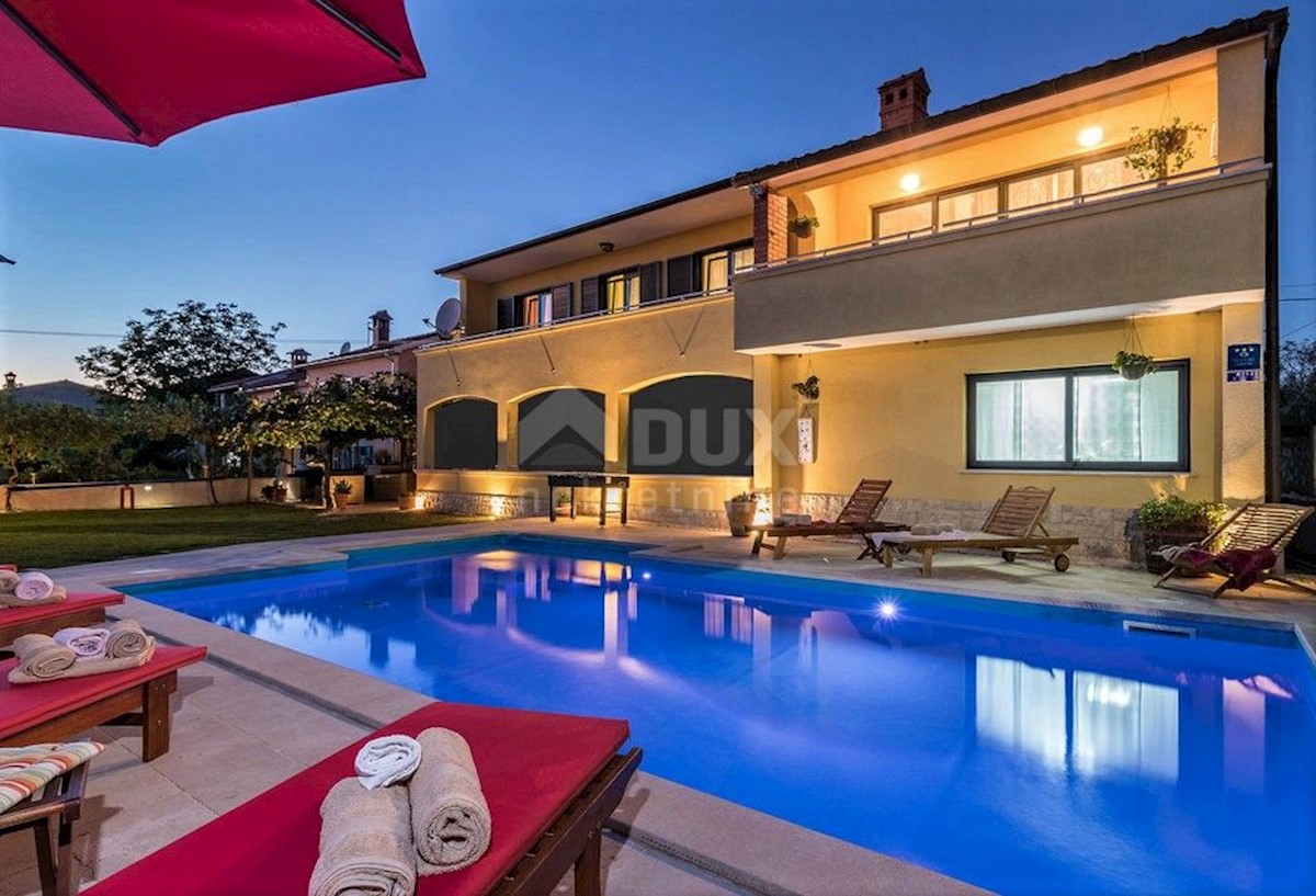 ISTRIA, SVETVINČENAT - Due case, piscina e terreno edificabile
