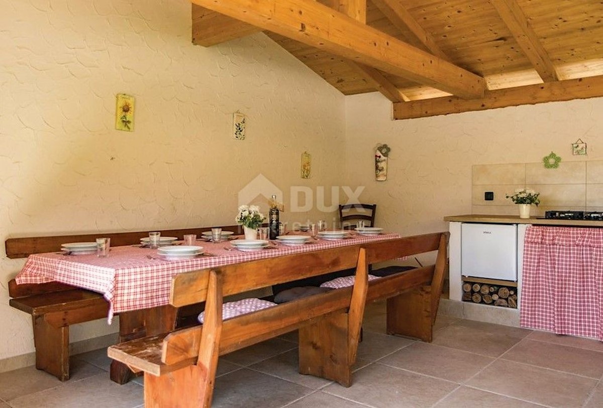 ISTRIA, SVETVINČENAT - Due case, piscina e terreno edificabile