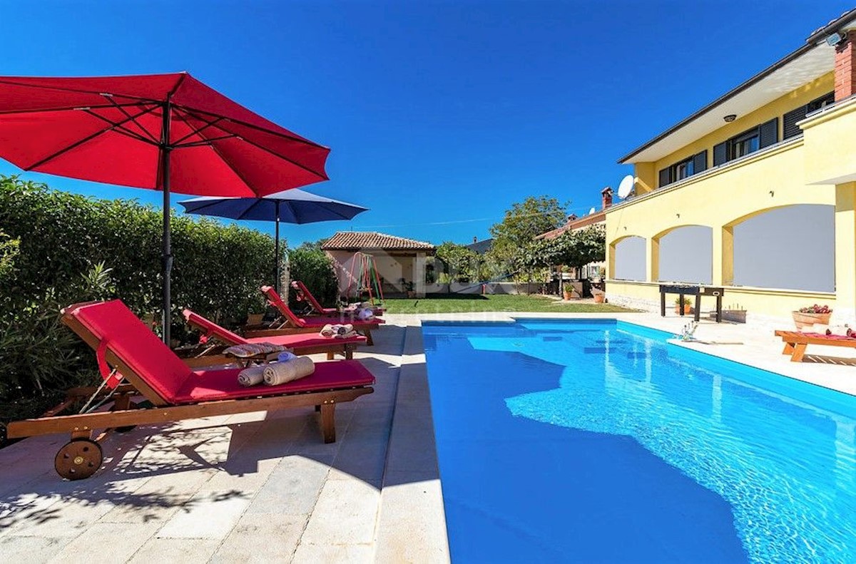 ISTRIA, SVETVINČENAT - Due case, piscina e terreno edificabile