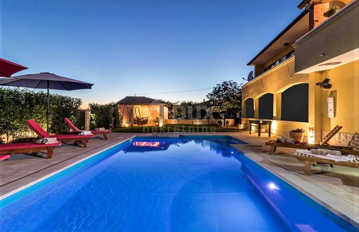 ISTRIA, SVETVINČENAT - Due case, piscina e terreno edificabile