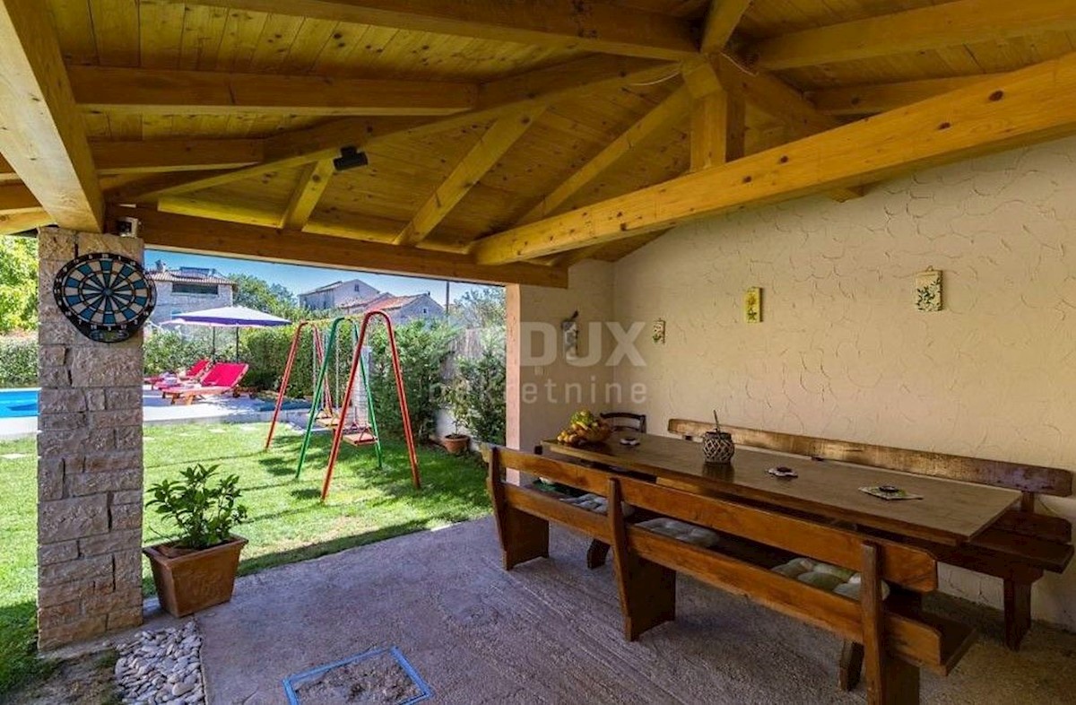 ISTRIA, SVETVINČENAT - Due case, piscina e terreno edificabile