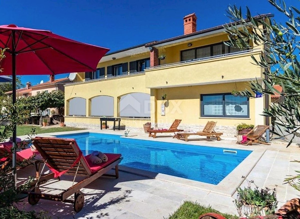 ISTRIA, SVETVINČENAT - Due case, piscina e terreno edificabile