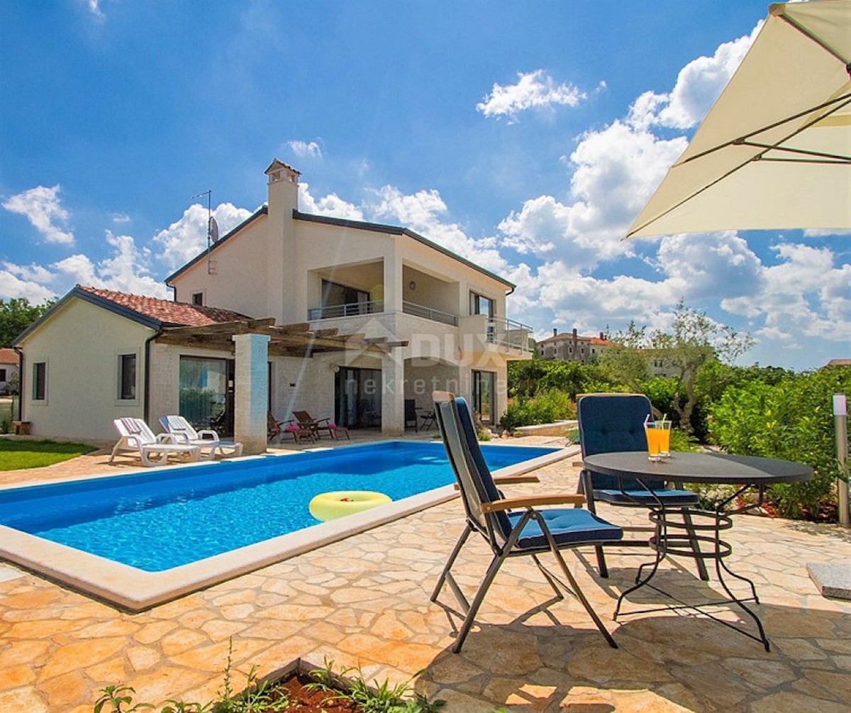 ISTRIA, VIŠNJAN - Una villa con vista panoramica