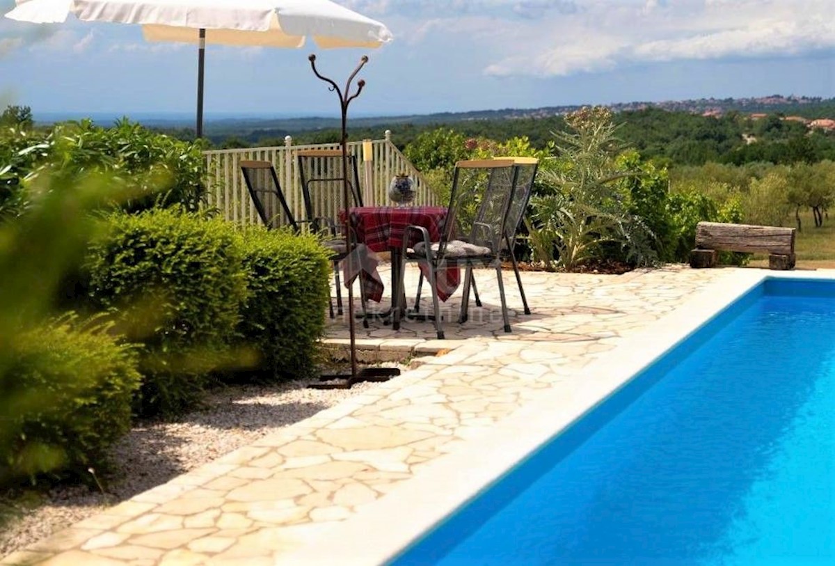 ISTRIA, VIŠNJAN - Una villa con vista panoramica