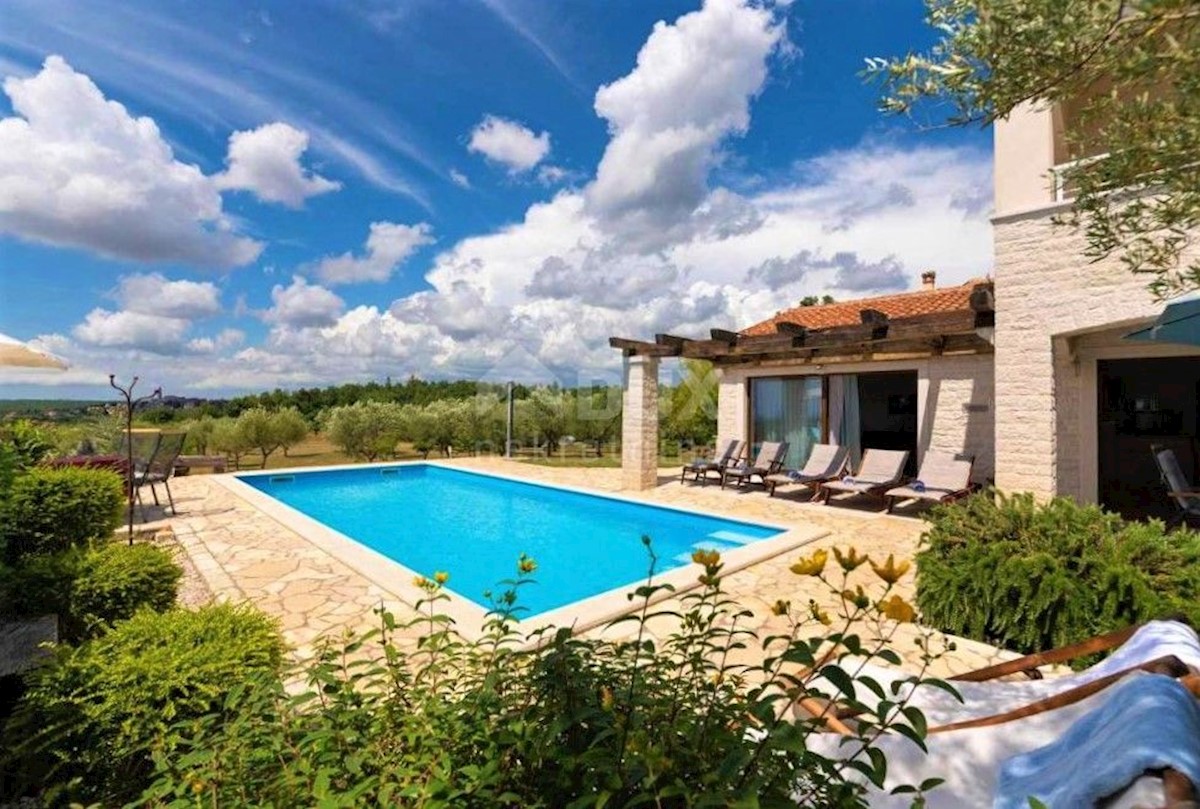 ISTRIA, VIŠNJAN - Una villa con vista panoramica