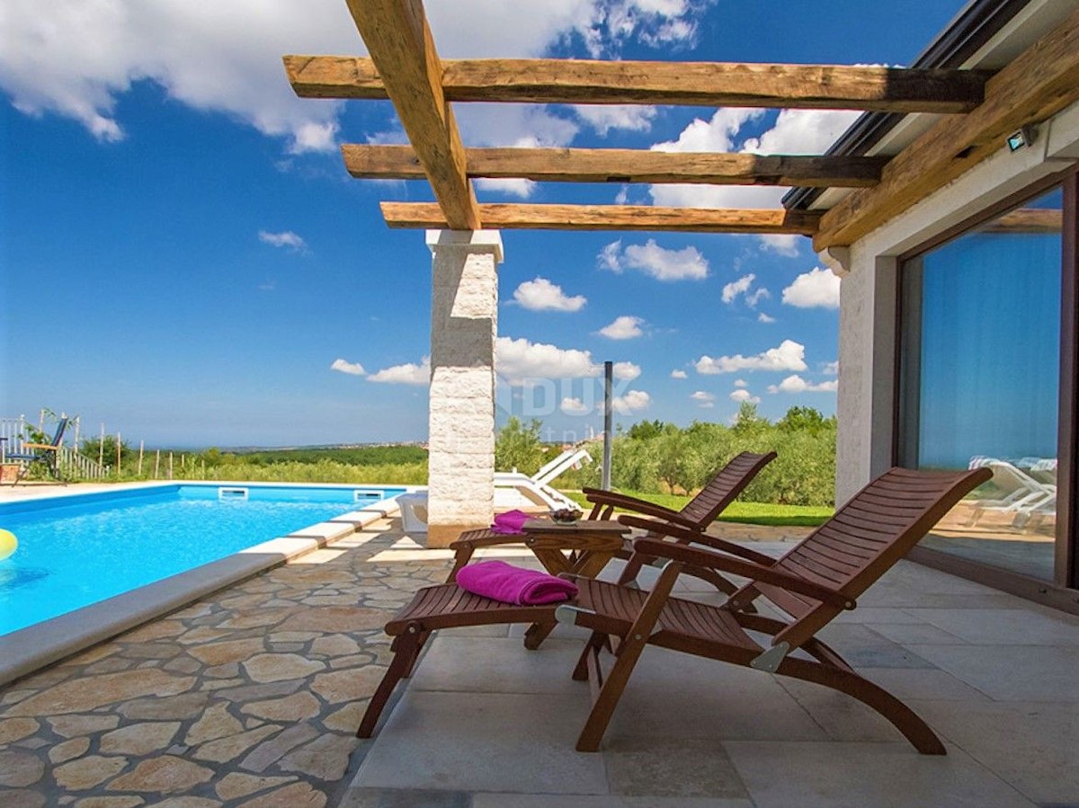 ISTRIA, VIŠNJAN - Una villa con vista panoramica