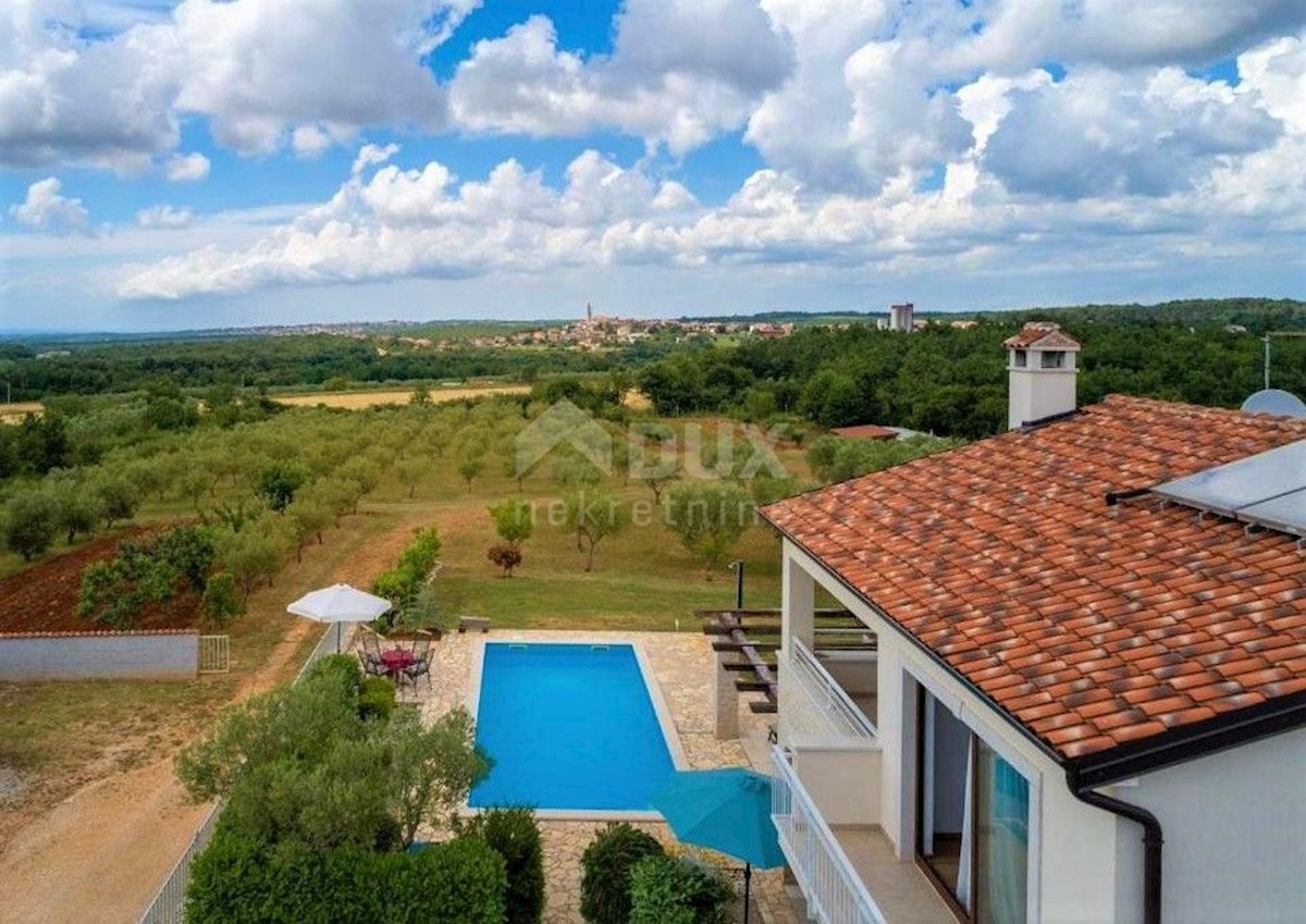 ISTRIA, VIŠNJAN - Una villa con vista panoramica