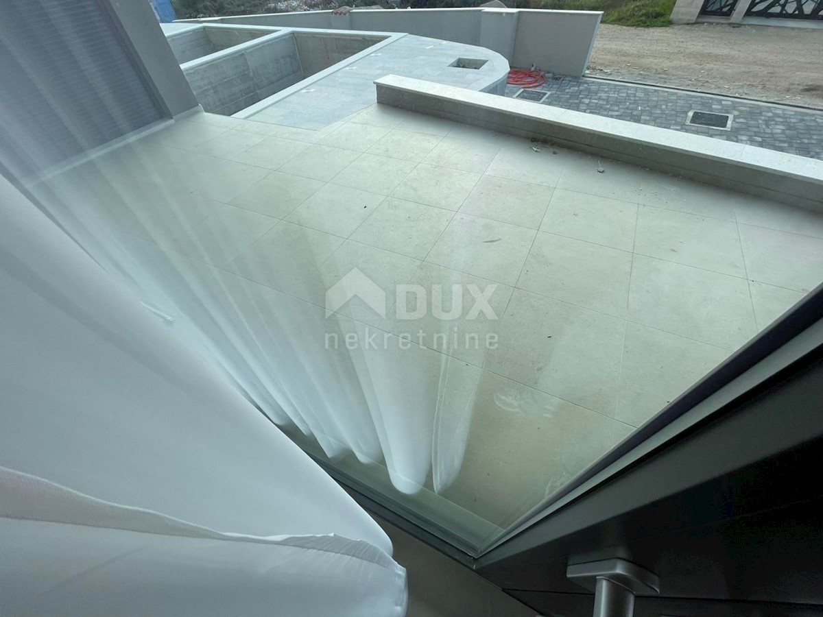 ISTRIA, MEDULIN - Nuovo edificio di lusso con piscina e vista mare!