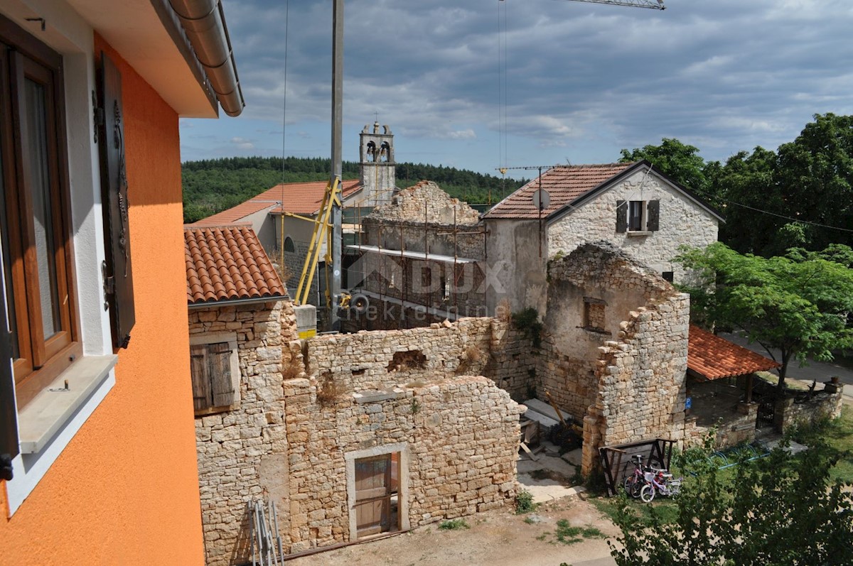 ISTRIA, POREČ - Edificio ricettivo-residenziale con attività consolidata