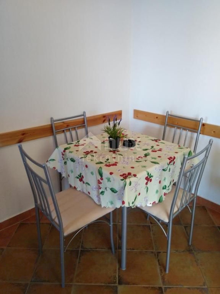 SENJ, SVETI JURAJ - Bellissimo condominio, prima fila dal mare