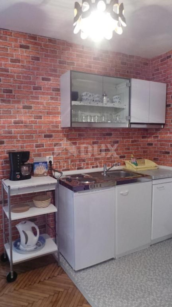 SENJ, SVETI JURAJ - Bellissimo condominio, prima fila dal mare