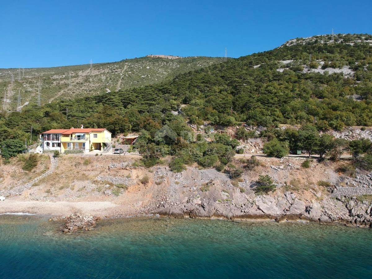 SENJ, SVETI JURAJ - Bellissimo condominio, prima fila dal mare