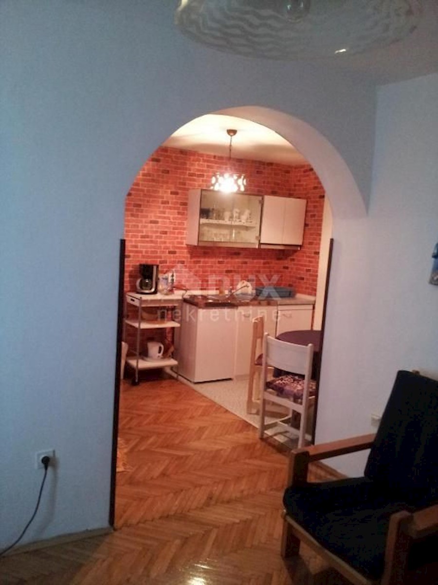 SENJ, SVETI JURAJ - Bellissimo condominio, prima fila dal mare