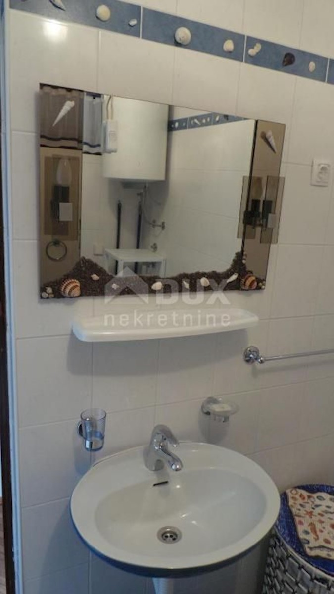 SENJ, SVETI JURAJ - Bellissimo condominio, prima fila dal mare