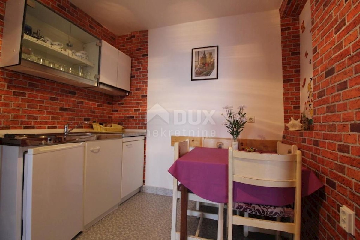 SENJ, SVETI JURAJ - Bellissimo condominio, prima fila dal mare