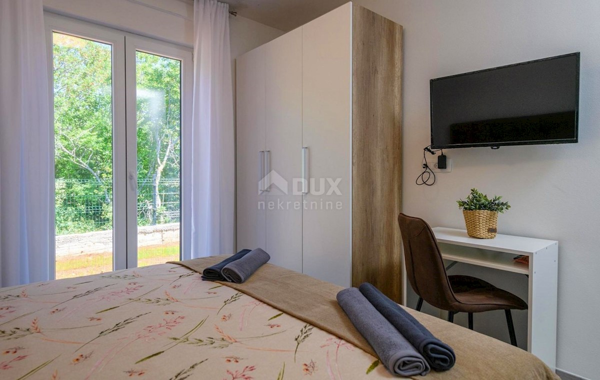 ISTRIA, LABIN - Elegante nuova costruzione con piscina