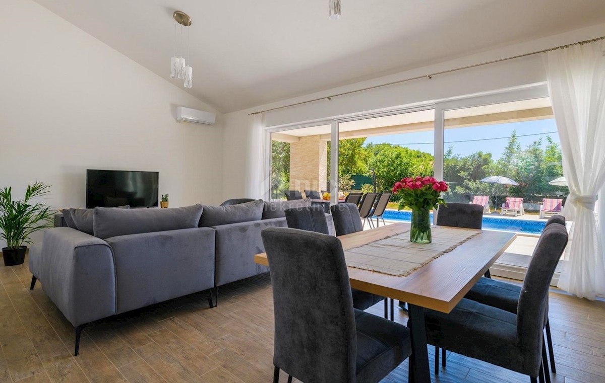 ISTRIA, LABIN - Elegante nuova costruzione con piscina