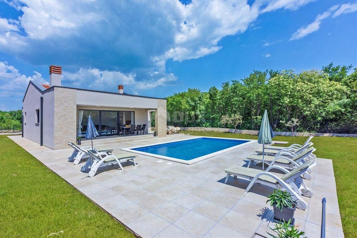 ISTRIA, LABIN - Elegante nuova costruzione con piscina