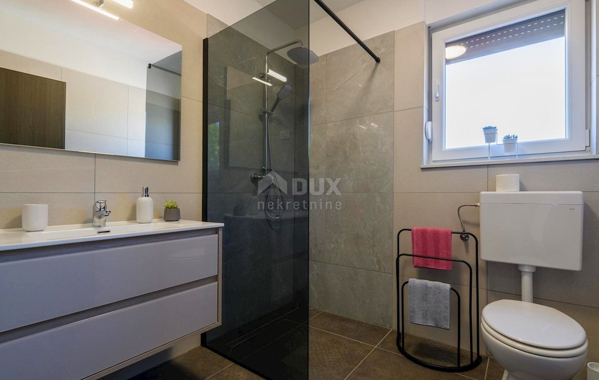 ISTRIA, LABIN - Elegante nuova costruzione con piscina