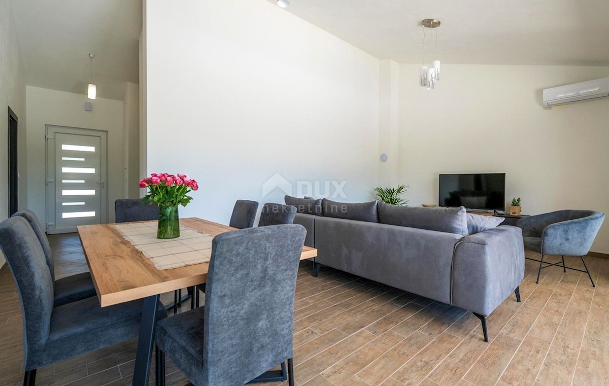 ISTRIA, LABIN - Elegante nuova costruzione con piscina