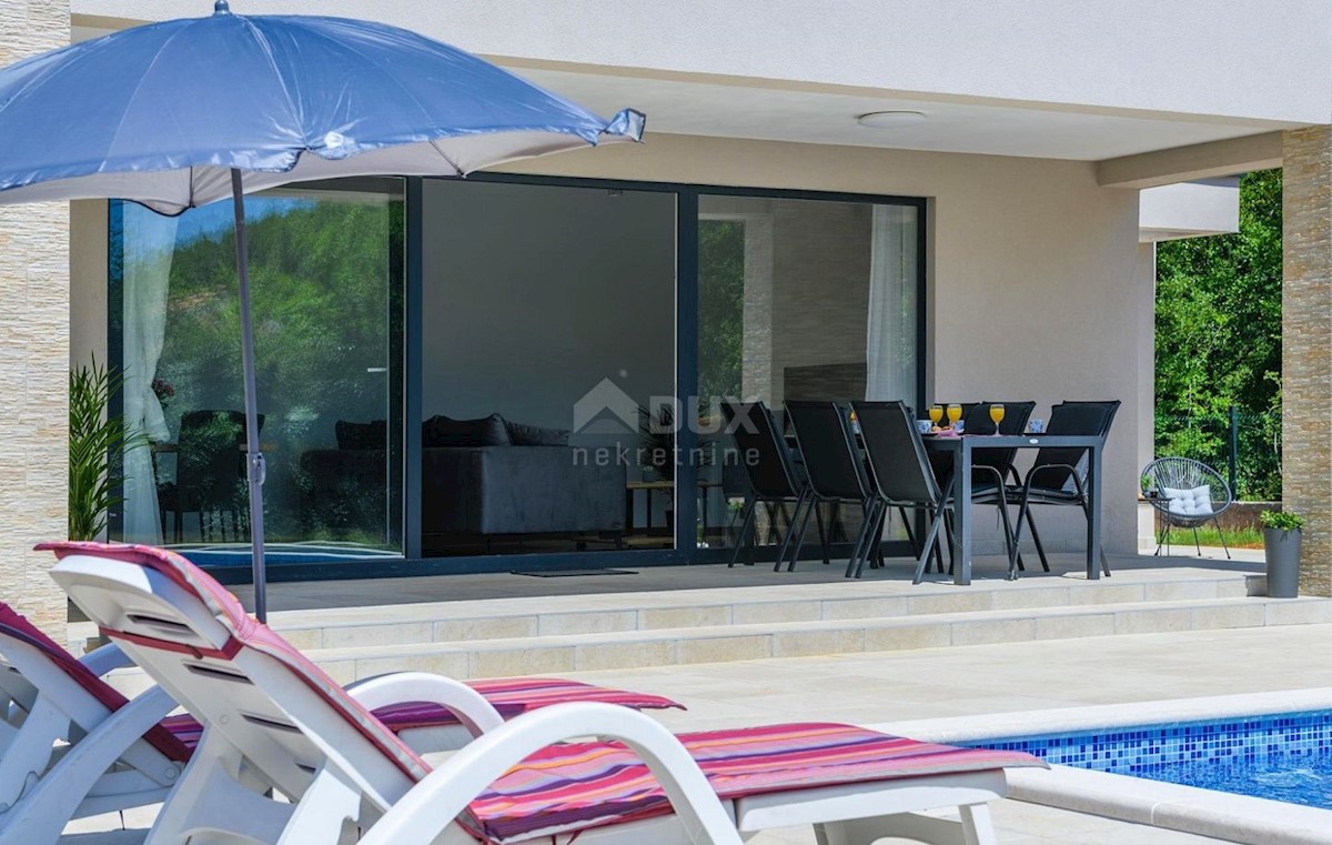 ISTRIA, LABIN - Elegante nuova costruzione con piscina