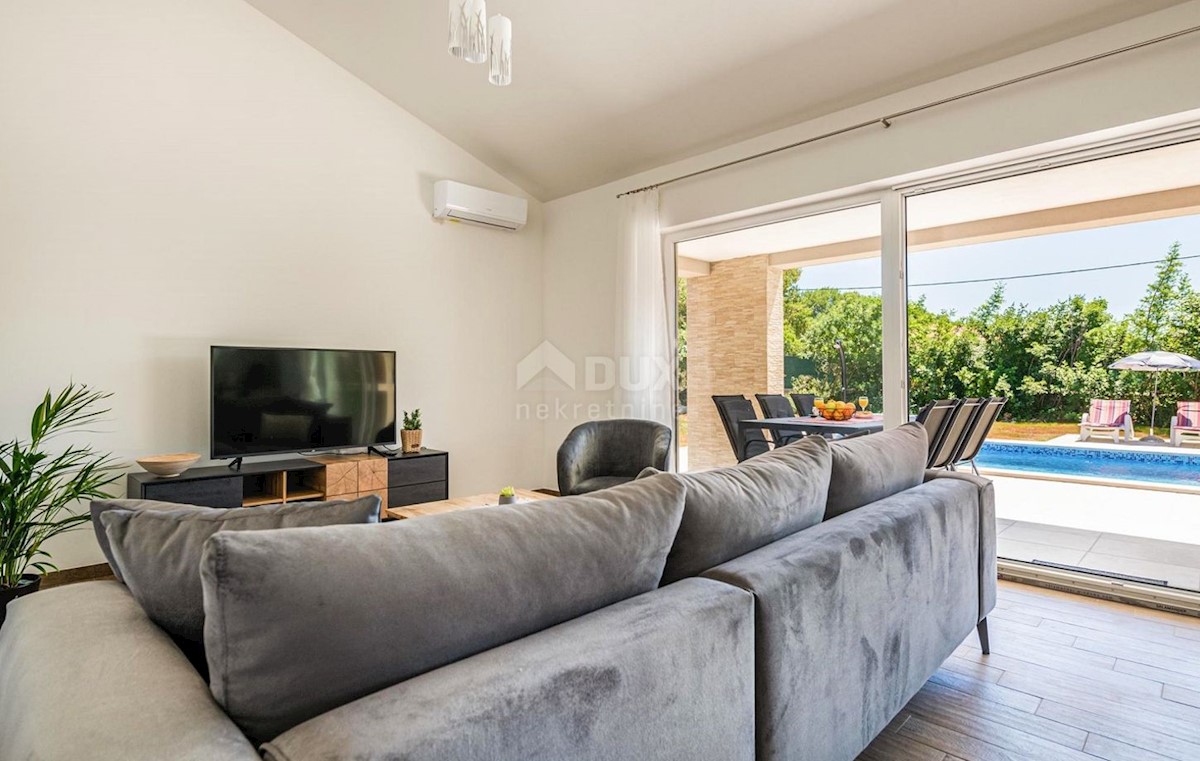 ISTRIA, LABIN - Elegante nuova costruzione con piscina