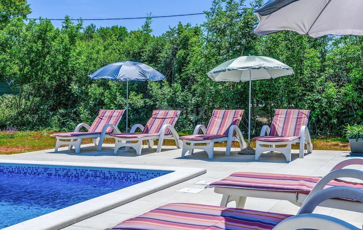 ISTRIA, LABIN - Elegante nuova costruzione con piscina