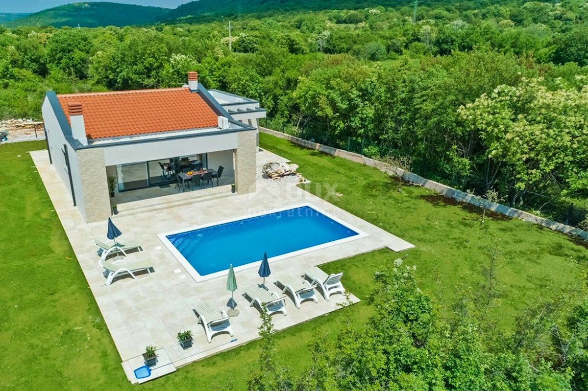 ISTRIA, LABIN - Elegante nuova costruzione con piscina