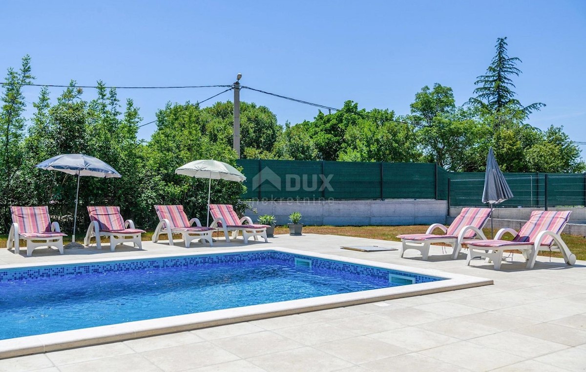 ISTRIA, LABIN - Elegante nuova costruzione con piscina