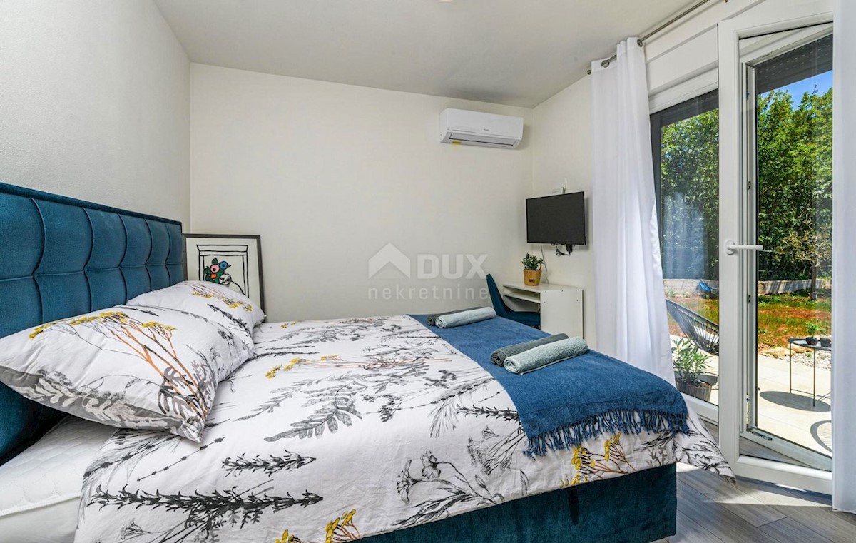 ISTRIA, LABIN - Elegante nuova costruzione con piscina