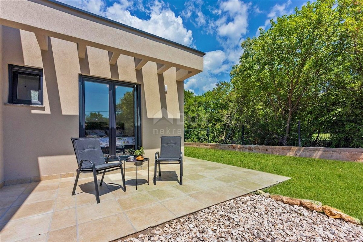 ISTRIA, LABIN - Elegante nuova costruzione con piscina