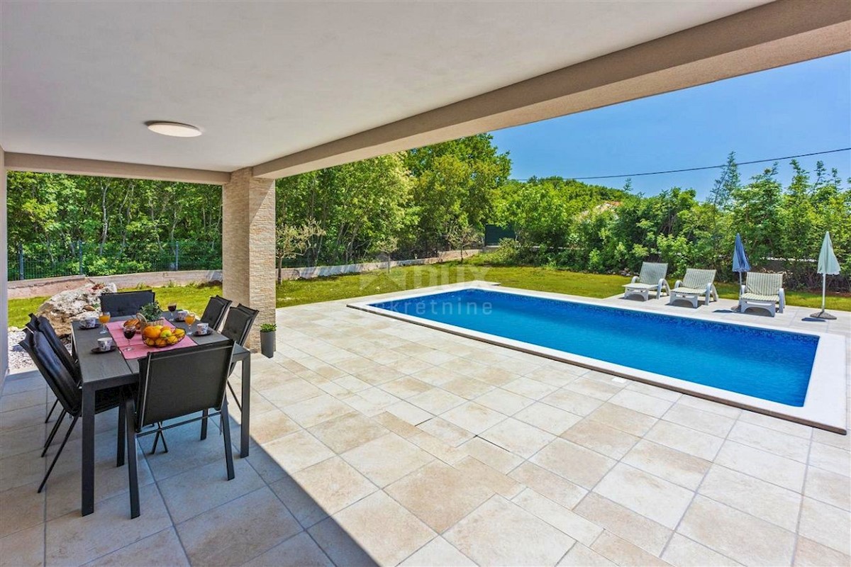 ISTRIA, LABIN - Elegante nuova costruzione con piscina