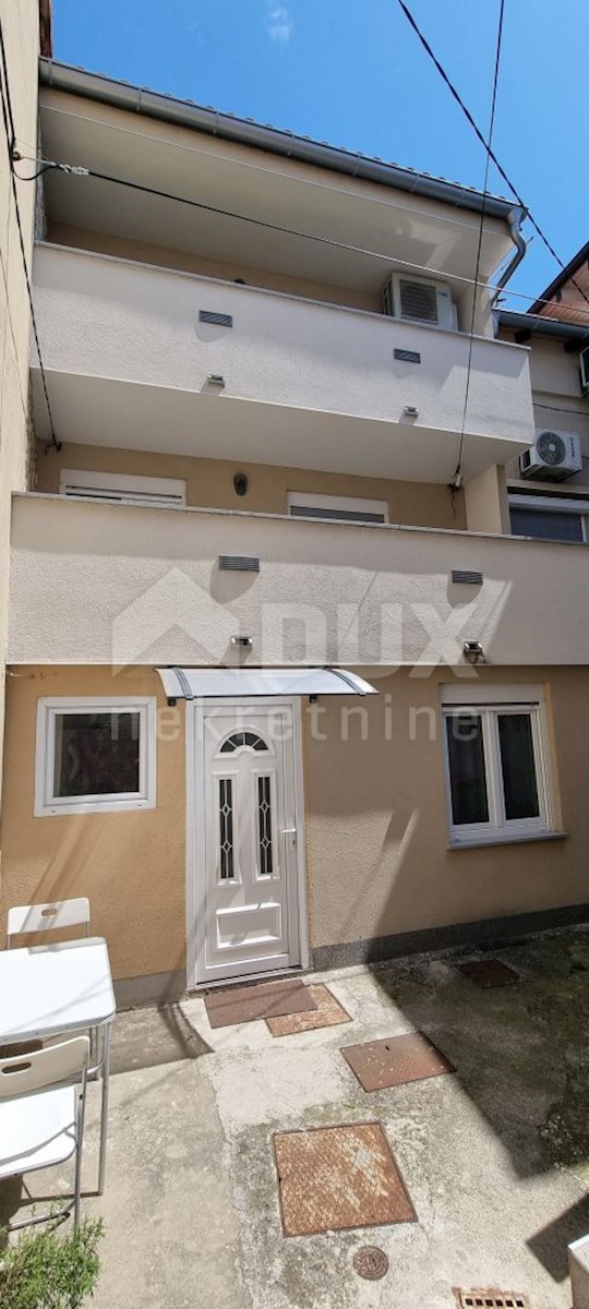 NOVI VINODOLSKI - casa in centro